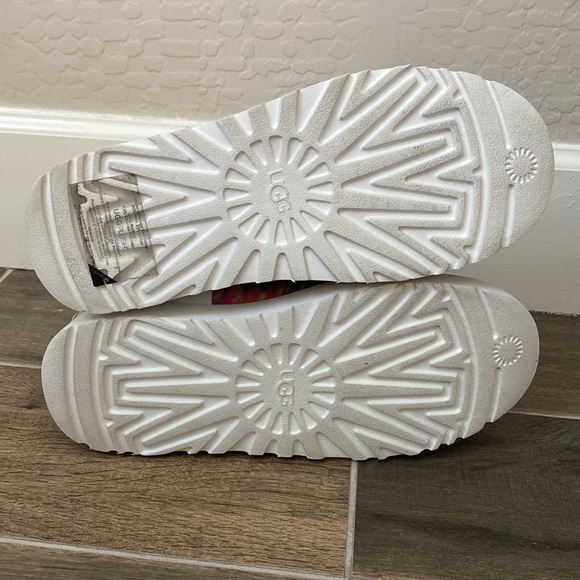 UGG Classic Clear Mini Pixelate Boots Size 8 - Picture 11 of 11